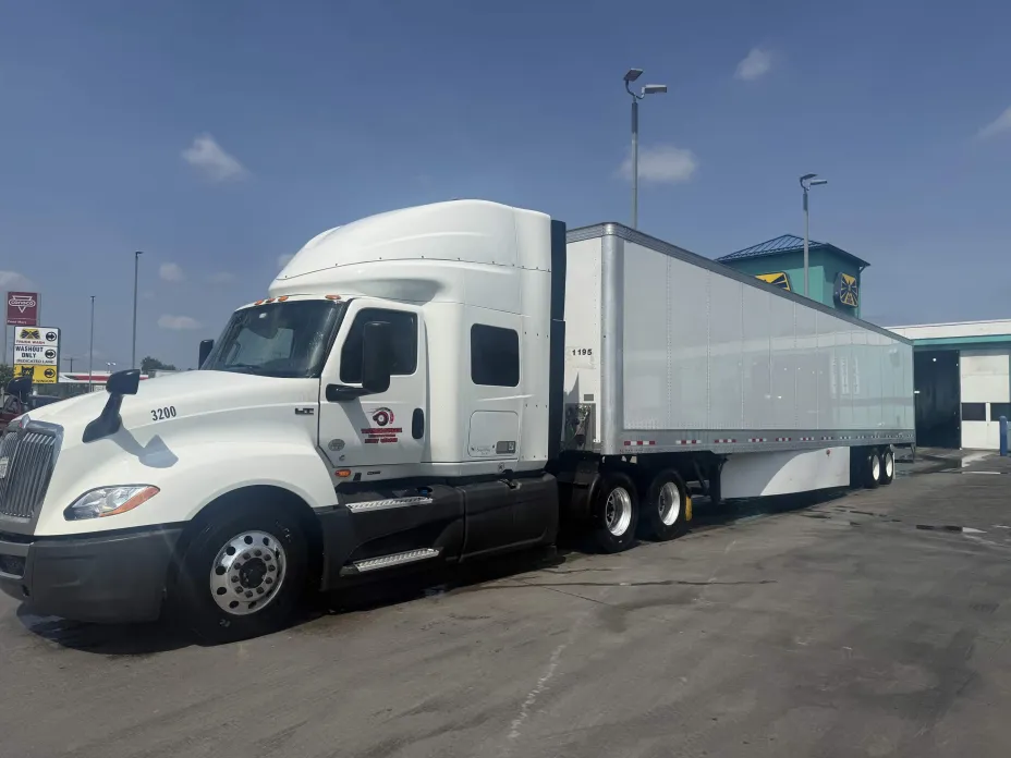 International LT — Unit 3200